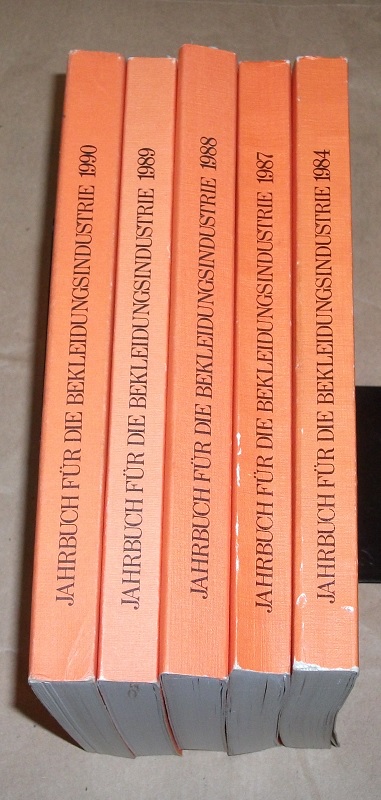Schierbaum, Jahrbuch für die Bekleidungsindustrie 1984 / 1987 / 1988 / 1989 / 1990.