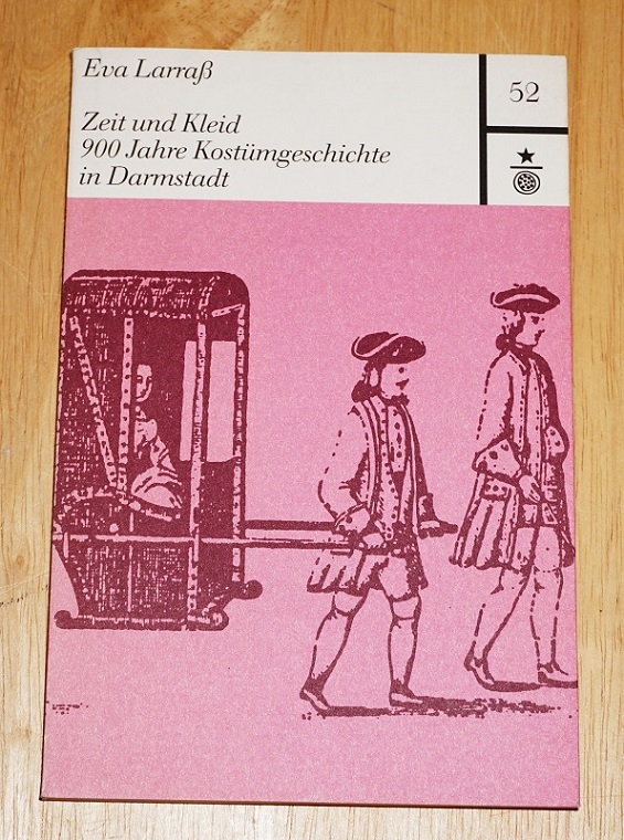 Larrass, Zeit und Kleid.