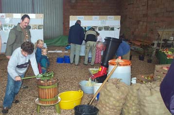 Obstpresse in Aktion