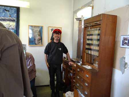 Der Schalter im Stil fr�herer Zeiten besetzt.