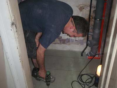 Der Boden f�r das neue Duschbad entsteht