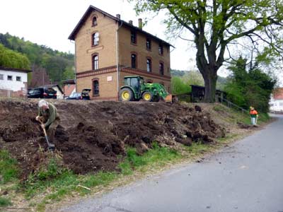 Maschinenhilfe bei der Bambusrodung 