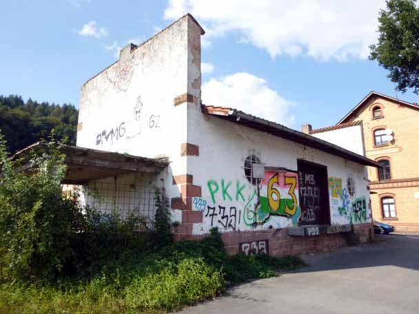 Die G�terhalle am Bahnhof M�mling-Grumbach