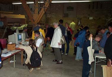 Leute informieren sich �ber Flederm�use