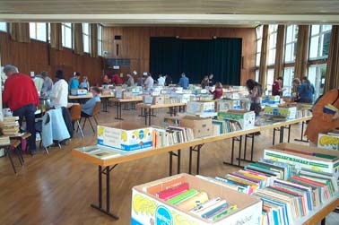 Buchmarkt Breuberg, B�cher in der Halle